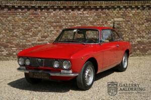 Image 29/50 of Alfa Romeo Giulia GT 1300 Junior (1975)
