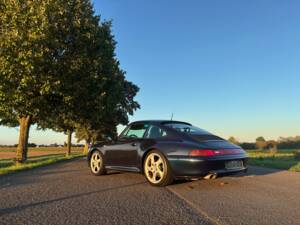 Bild 11/13 von Porsche 911 Carrera 4S (1997)
