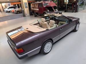 Image 4/42 of Mercedes-Benz 300 CE-24 (1993)