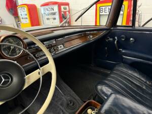 Image 11/18 of Mercedes-Benz 250 SE (1967)