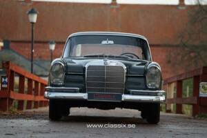 Image 18/24 of Mercedes-Benz 220 S b (1965)