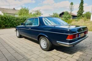 Bild 82/99 von Mercedes-Benz 230 CE (1983)