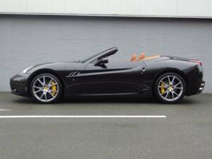 Image 30/99 of Ferrari California (2010)