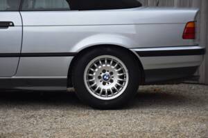 Image 22/46 of BMW 320i (1995)