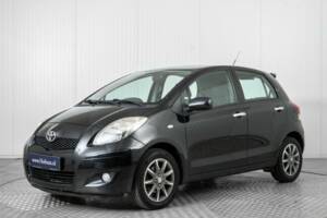 Image 1/50 of Toyota Yaris 1.33 VVT-i (2011)