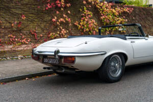 Image 12/21 de Jaguar E-Type V12 (1973)