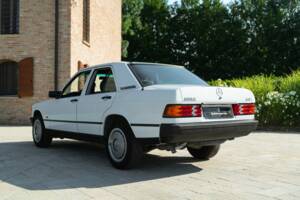 Afbeelding 5/44 van Mercedes-Benz 190 E (1987)