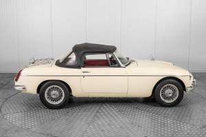 Image 45/50 of MG MGB (1964)