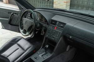 Image 25/50 of Mercedes-Benz C 36 AMG (1995)