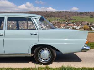 Afbeelding 22/25 van Mercedes-Benz 200 (1967)