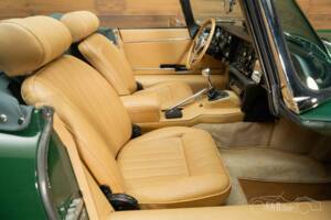 Image 15/19 of Jaguar E-Type (1970)