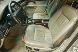 Immagine 28/50 di Audi A8 4.2 quattro (1995)