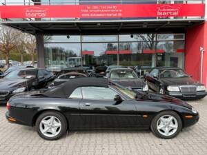 Image 23/34 of Jaguar XK8 4.0 (1997)