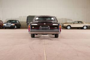 Image 7/58 of Cadillac Brougham Elegance (1988)