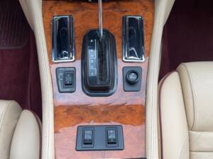 Image 17/23 of Jaguar XJ-S V12 (1990)