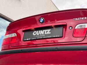 Image 30/57 of BMW 320i (2002)