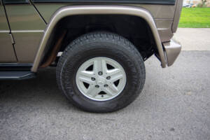 Afbeelding 28/30 van Mercedes-Benz 300 GE (SWB) (1991)