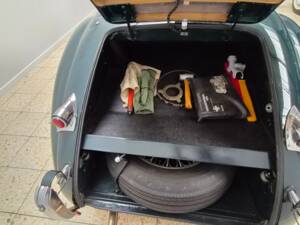 Image 7/20 of Jaguar XK 120 OTS (1952)