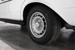 Image 13/27 of Mercedes-Benz 230 (1977)