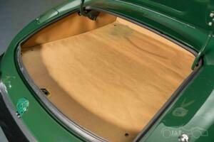 Image 18/19 of Jaguar E-Type (1970)