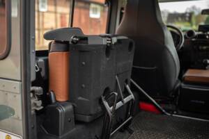 Image 22/42 of Land Rover Defender 90 (2015)