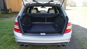 Imagen 17/18 de Mercedes-Benz C 63 AMG T (2010)