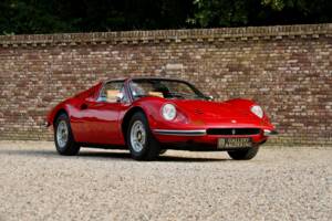 Image 49/50 de Ferrari Dino 246 GTS (1974)