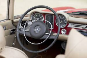 Image 9/18 of Mercedes-Benz 280 SL (1970)