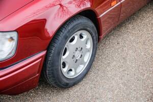 Immagine 19/47 di Mercedes-Benz E 220 (1995)