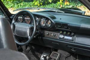 Obraz 43/50 pojazdu Porsche 911 Carrera 2 (1991)