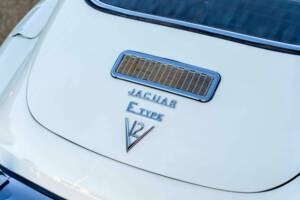 Bild 6/10 von Jaguar E-Type V12 (2+2) (1972)