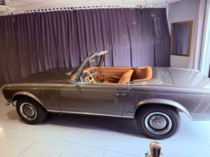 Image 13/36 of Mercedes-Benz 230 SL (1966)
