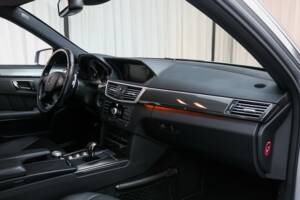 Bild 8/19 von Mercedes-Benz E 63 AMG (2009)