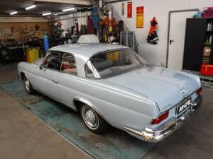 Image 11/50 de Mercedes-Benz 220 SE b (1963)