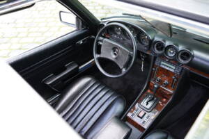 Image 22/27 of Mercedes-Benz 500 SLC (1980)
