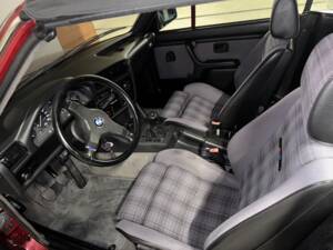 Bild 7/8 von BMW 320i (1990)