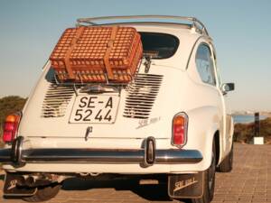Image 6/8 of SEAT 600 E (1972)