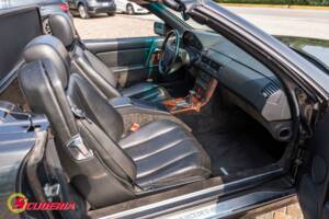 Image 14/18 of Mercedes-Benz 500 SL (1992)