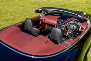 Image 14/39 of Aston Martin DBS Volante (2011)