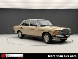 Image 3/15 de Mercedes-Benz 200 (1983)