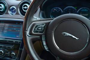 Bild 42/50 von Jaguar XJ 5.0 (2011)