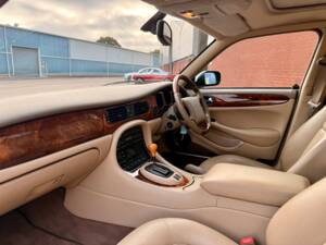 Bild 14/32 von Jaguar XJ 8 Sovereign (1999)