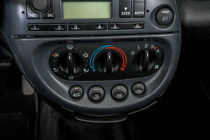 Image 21/50 of Ford Streetka (2004)
