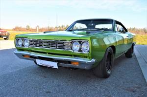 Image 2/43 of Plymouth Road Runner Hardtop Coupe (1968)