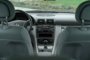 Immagine 49/50 di Mercedes-Benz C 220 CDI T (2003)