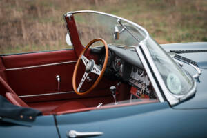 Image 2/21 of Jaguar E-Type 3.8 Flat Floor (1961)