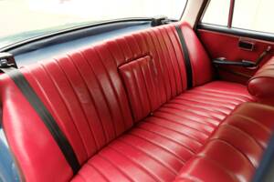 Image 31/76 de Mercedes-Benz 220 S b (1963)