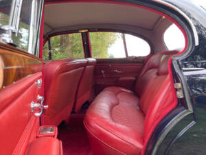 Imagen 33/44 de Jaguar S-Type 3.8 (1966)