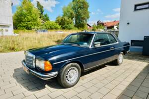 Bild 76/99 von Mercedes-Benz 230 CE (1983)