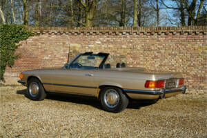 Immagine 2/50 di Mercedes-Benz 450 SL (1973)